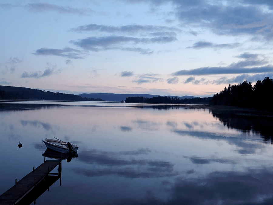 A boat at a lake